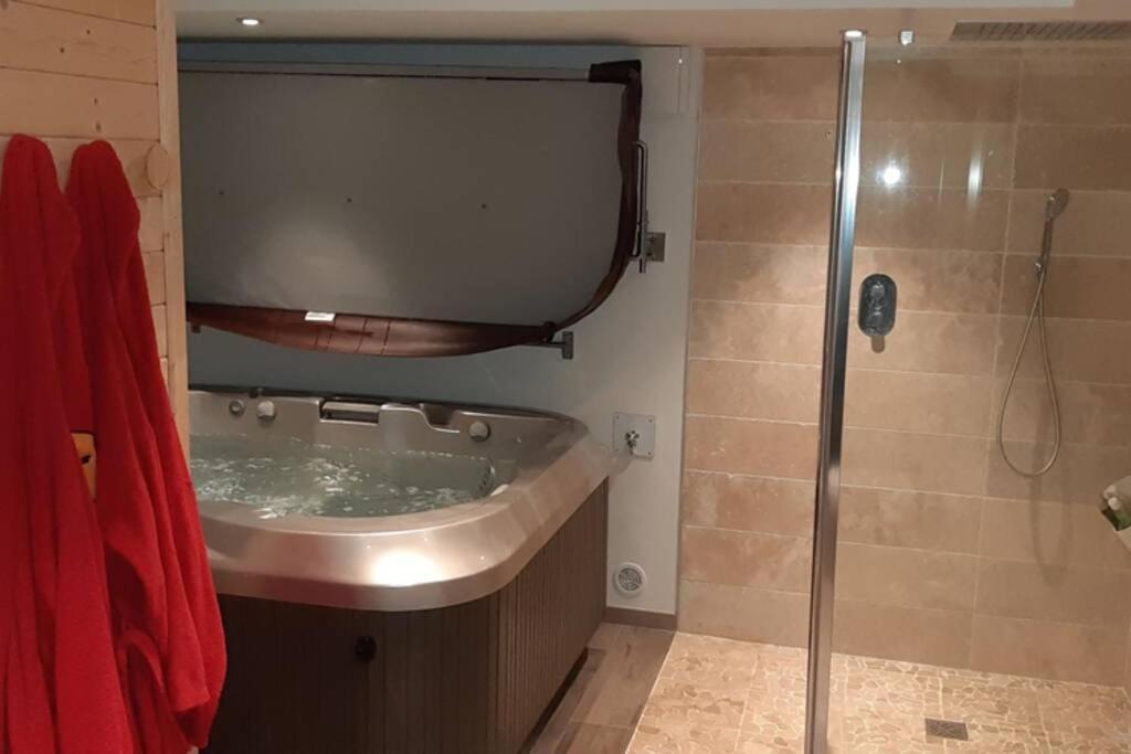 Les Spas Insolites - Le Spa Du Moulin Saint-Junien Luaran gambar